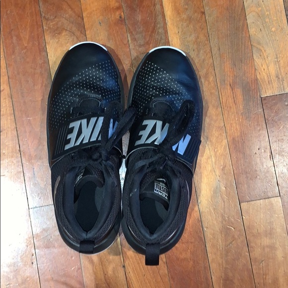 Nike Team Hustle Basketball Shoesstrap